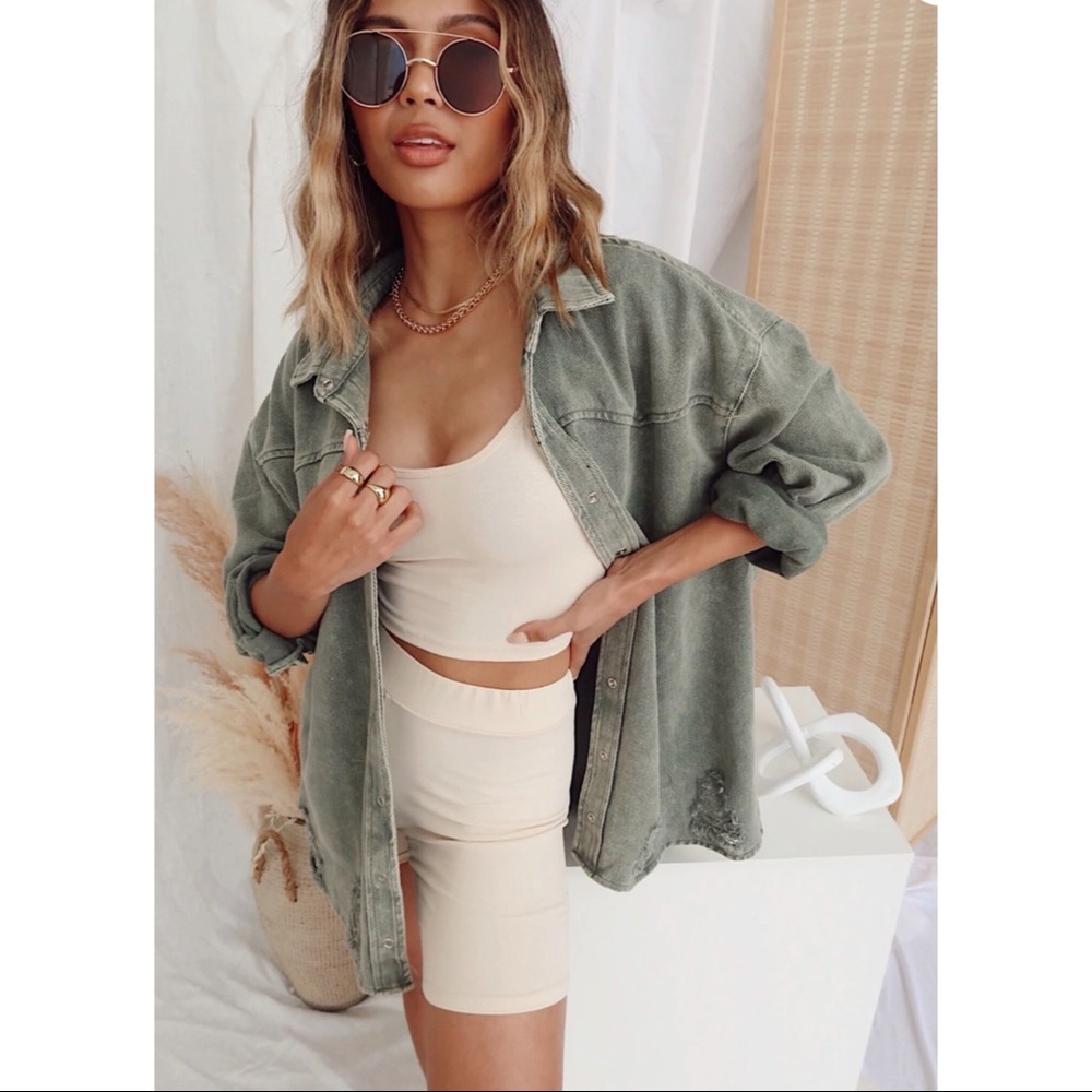 ✨NWOT✨ Olive Oversized Shirt